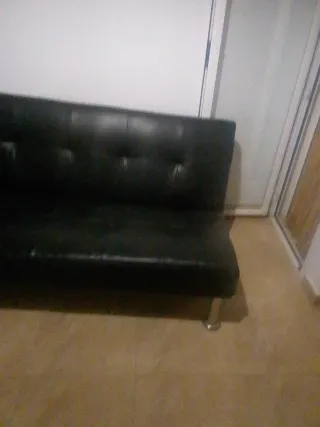 Sofá cama polipiel negro elegante