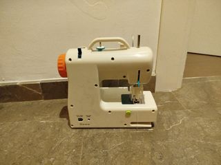 Máquina de coser infantil Buki