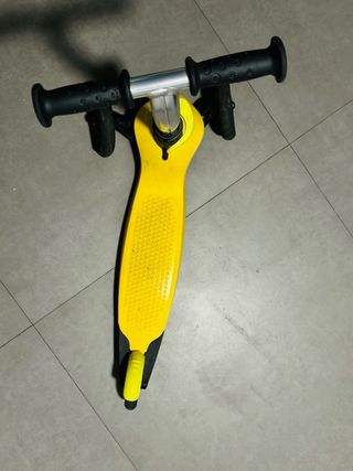 Patinete infantil amarillo