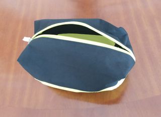 Neceser negro y verde pistacho