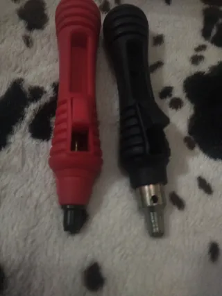 Sacabocados rojo y negro