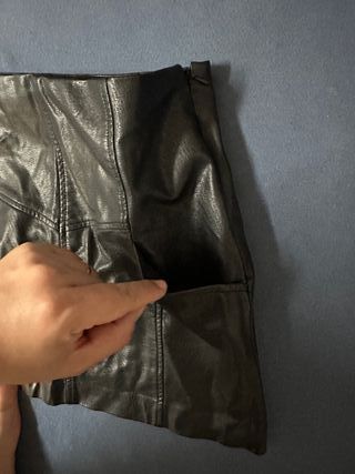 Minifalda efecto piel Stradivarius Negra Talla S