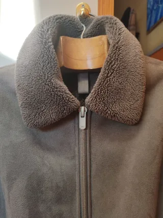 Chaqueta Zara gris con cuello de borreguito