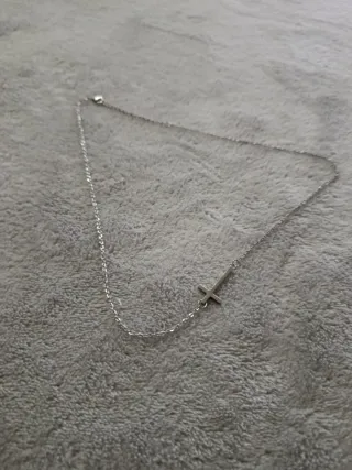 Cadena con Cruz Tendida de Acero