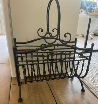 Portariviste in ferro battuto nero