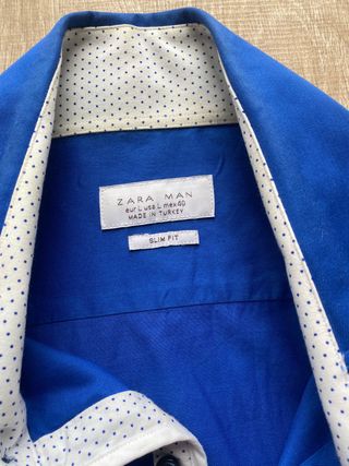 Camisa azul de manga larga