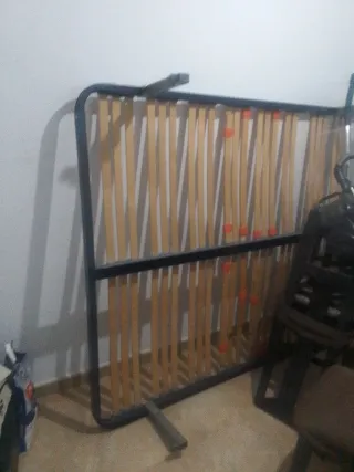 Somier de cama metálico con lamas de madera