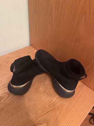 Zapatillas Zara Negras Talla 42, solo dos usos !!!