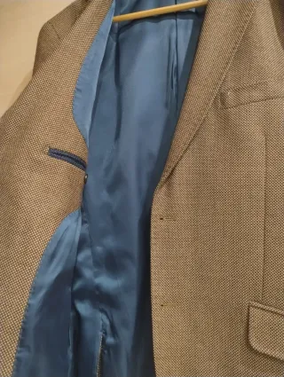 Americana azul y marrón