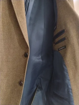 Americana azul y marrón