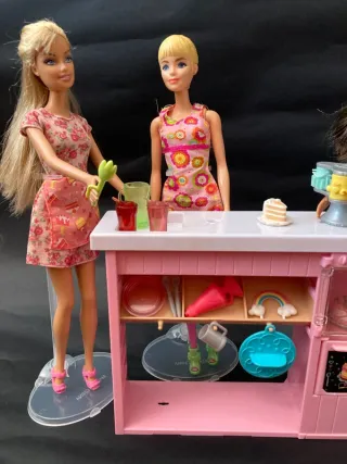 Set Barbie La Pasticceria con 3 bambole