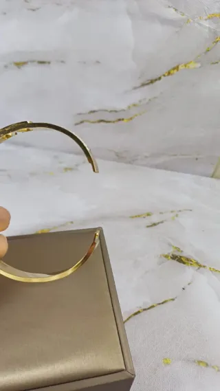 Pulsera chapada en oro 18k con V