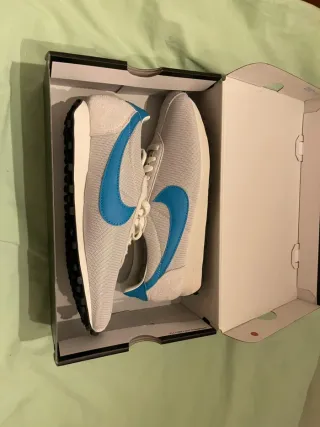 Zapatillas Nike Blancas y Azules nuevas