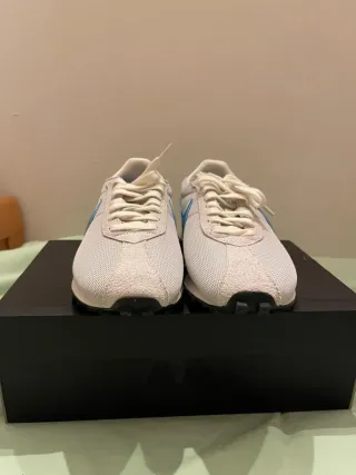 Zapatillas Nike Blancas y Azules nuevas