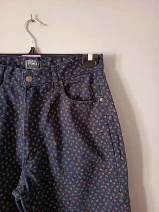 Vaqueros Pioneer estampado flores