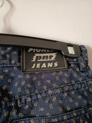 Vaqueros Pioneer estampado flores