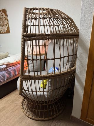 Sillón de mimbre redondo con cojines