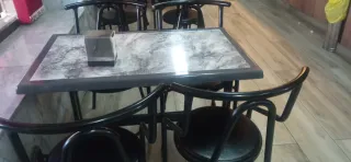 Sillas de cafetería metálicas negras