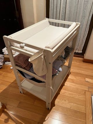Cambiador de bebé blanco