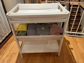 Cambiador de bebé blanco