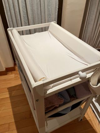 Cambiador de bebé blanco