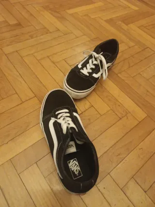 Zapatillas Vans Negras y Blancas