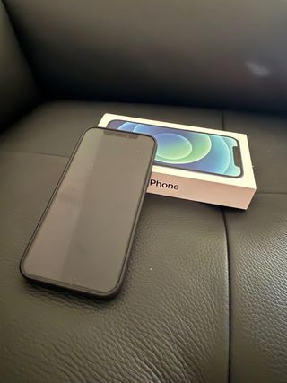 iPhone 12 con caja