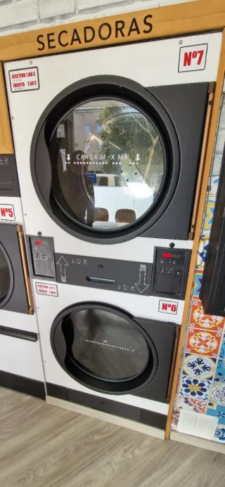 Lavandería autoservicio completa