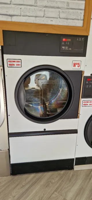 Lavandería autoservicio completa