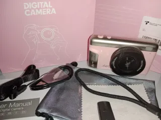 Cámara Digital Rosa y Plateada 4K