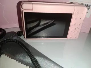 Cámara Digital Rosa y Plateada 4K