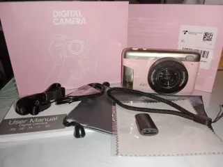 Cámara Digital Rosa y Plateada 4K