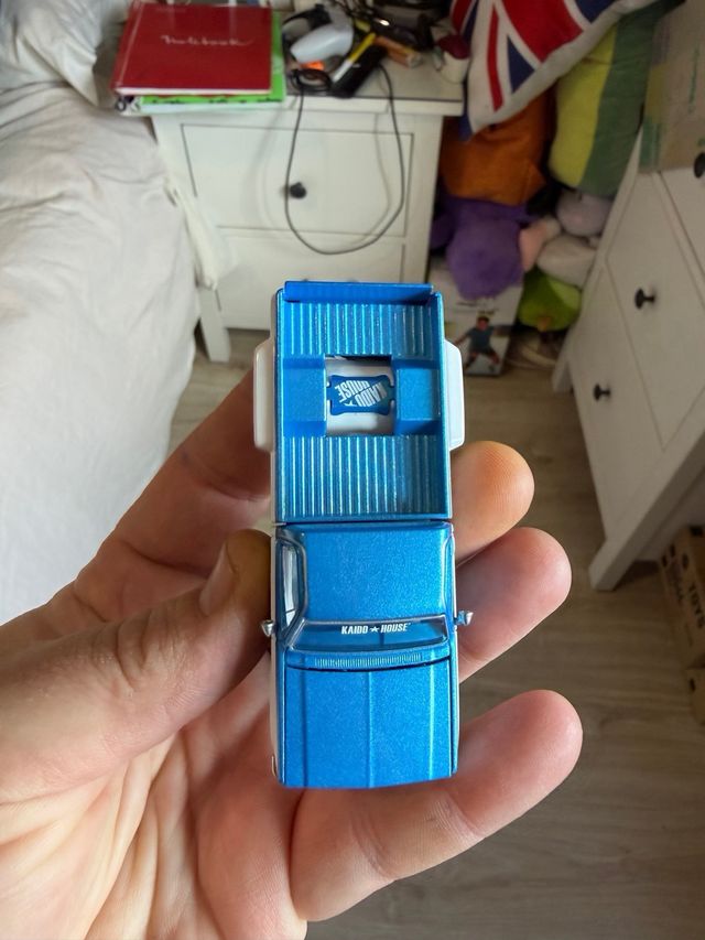 Kaido House Chevrolet Silverado Dually azul