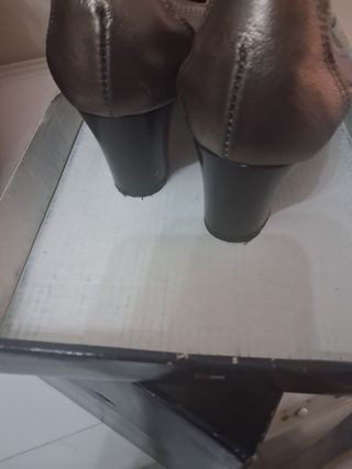 Zapatos de piel calados dorados/plateados