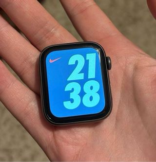 Apple Watch Series 5 - Negro/Plata