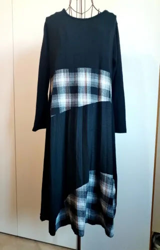 Abito nero e scozzese