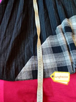 Abito nero e scozzese