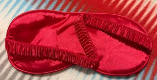 Máscara de dormir vermelha