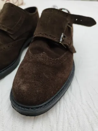Zapatos ante marrón con doble hebilla tipo Oxford
