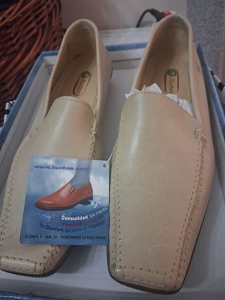 Zapatos de piel Fluchos beige