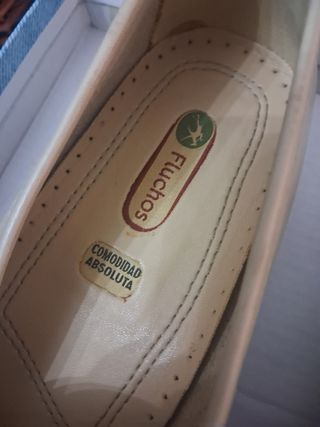 Zapatos de piel Fluchos beige
