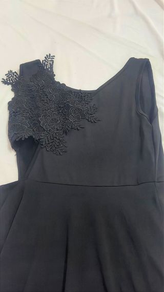 Vestido negro mini con bordado