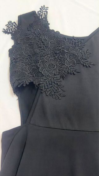 Vestido negro mini con bordado