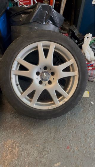 Llanta Original Mercedes del. Izq.