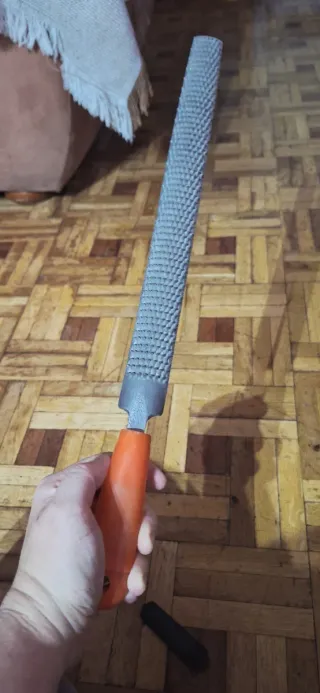 Escofina con dientes grandes