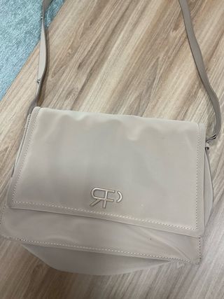 Bolso de hombro beige