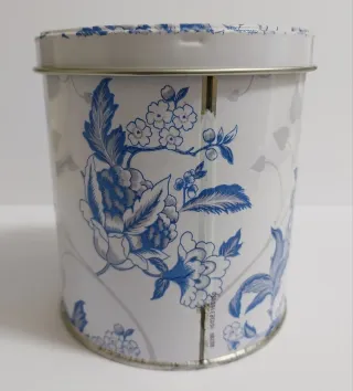 Lata decorada decoupage.