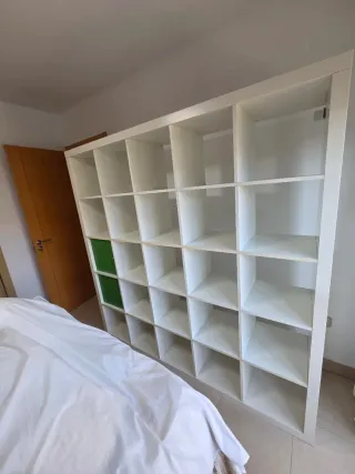 Mueble Estantería Blanco con Puertas Verdes