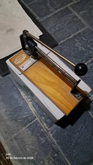 Cortadora de azulejos antigua Benjamin 20
