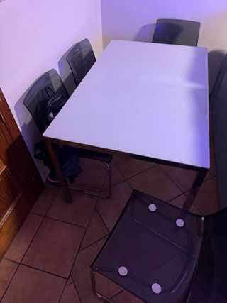 Mesa y 4 Sillas Comedor Cristal y Metal